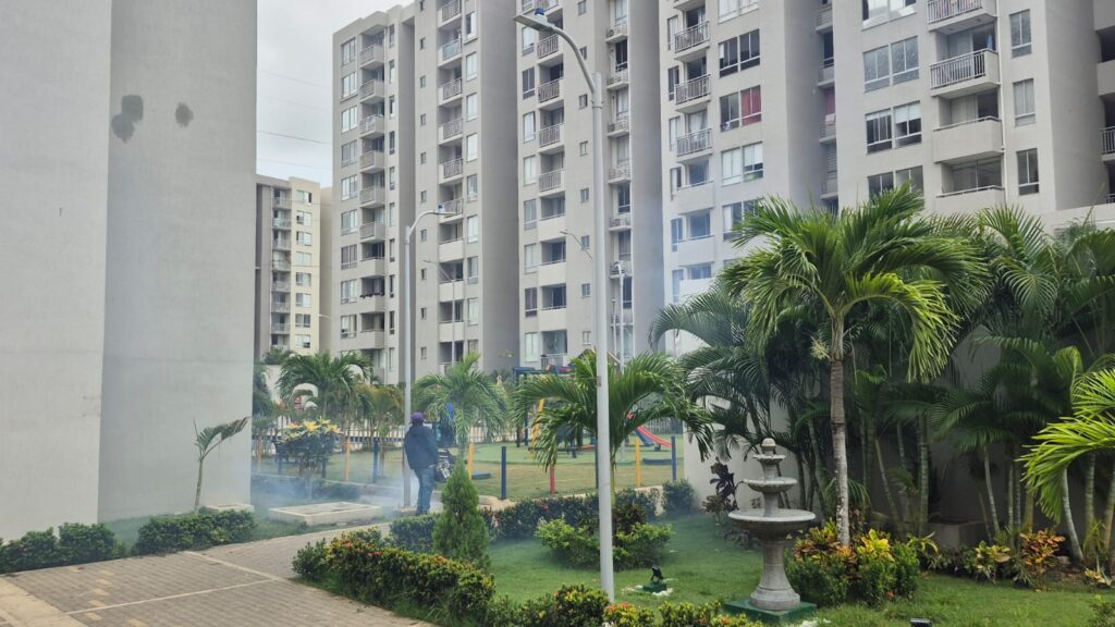 Áreas comunes de conjunto residencial donde pueden existir criaderos de mosquitos